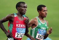 Kenenisa Bekele, right, holds the lead against Eliud Kipchoge, left, on the way to winning the men’s 5,000-metre final at the 2008 Beijing Olympics. (Julian Finney/Getty Images/File)