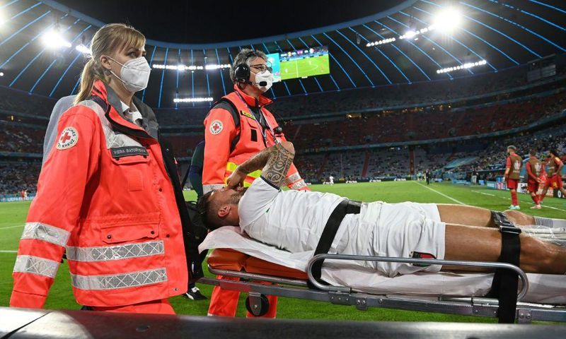 Spinazzola had to be stretchered off the pitch
