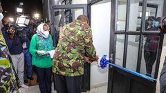 President Uhuru Kenyatta tours the City at Night lauching Hospitals, does a surprise Interview at Rueben FM (Video)