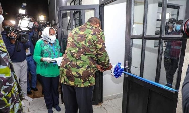 President Uhuru Kenyatta tours the City at Night lauching Hospitals, does a surprise Interview at Rueben FM (Video)