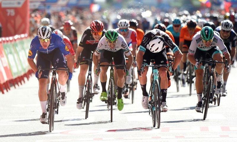 Jasper Philipsen wins stage 2 of the Vuelta