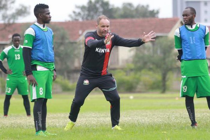 Former Kenyan national football team's French head coach Sebastien Migne (C) speaks to players during a training session at Kasarani Stadium in Nairobi, Kenya, on May 20, 2019. - (Photo by Yasuyoshi CHIBA / AFP) (Photo credit should read YASUYOSHI CHIB...