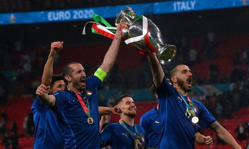 Giorgio Chiellini (L) was key ot Italy's Euro 2020 triumph this summer