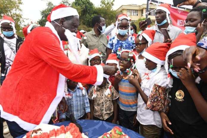 Raila dresses as santa to spread christmas cheer amongst kids