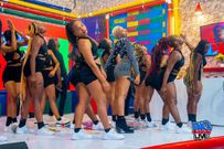 Zuchu On Stage with her Dancers