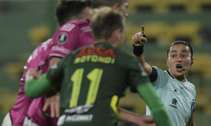 Edina Alves is the first woman to referee a Copa Libertadores match