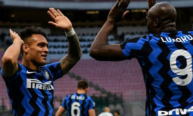 Romelu Lukaku (R) and Lautaro Martinez (L) both scored for Inter Milan.