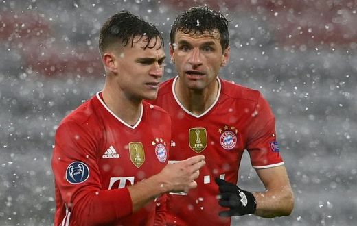 Bayern Munich midfielder Joshua Kimmich (L) is convinced the holders can still reach the Champions League semi-finals