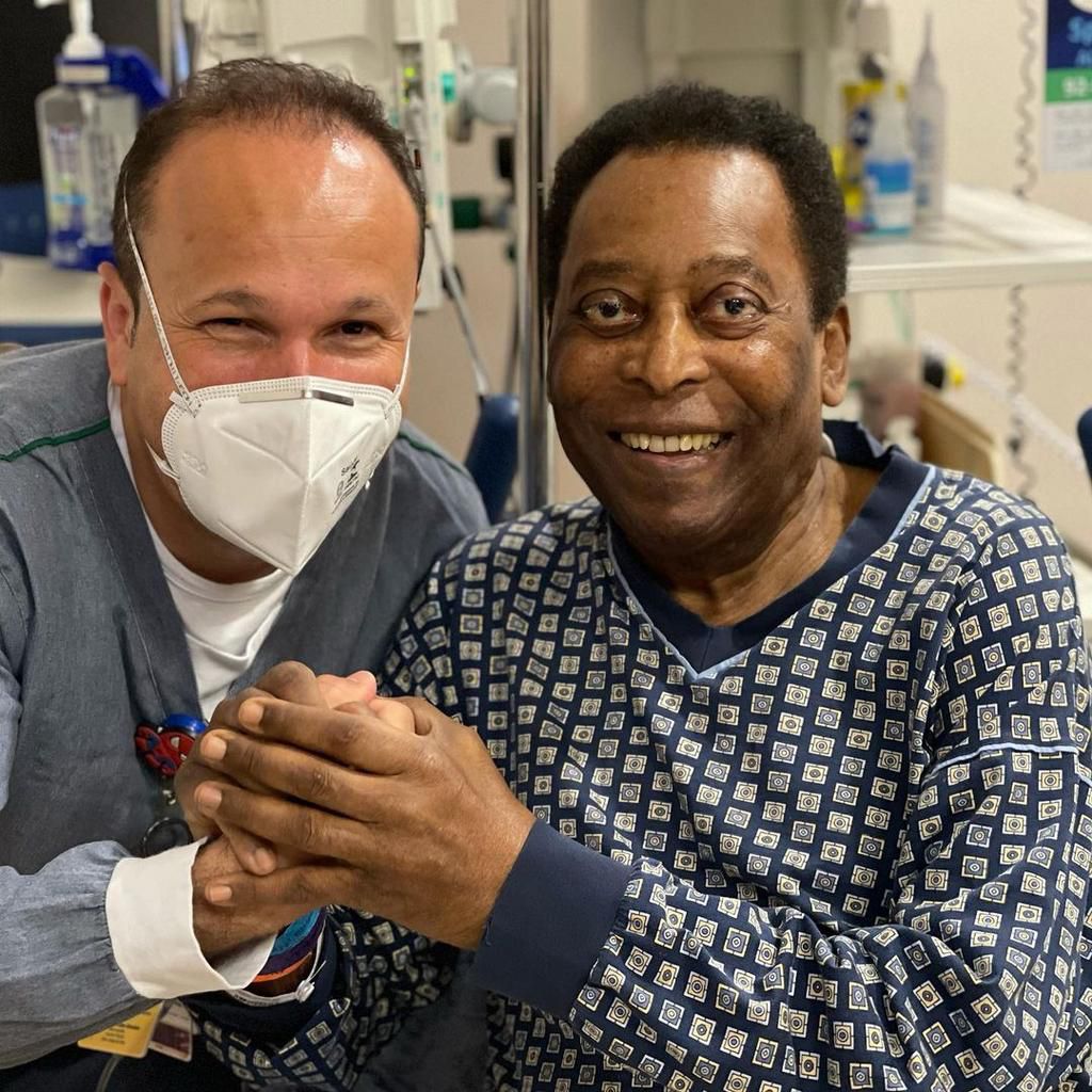 Pele underwent routine examinations at the beginning of September, when during one of the cardiovascular and laboratory tests, doctors found a suspicious lesion in his right colon, which was discovered to be a tumor