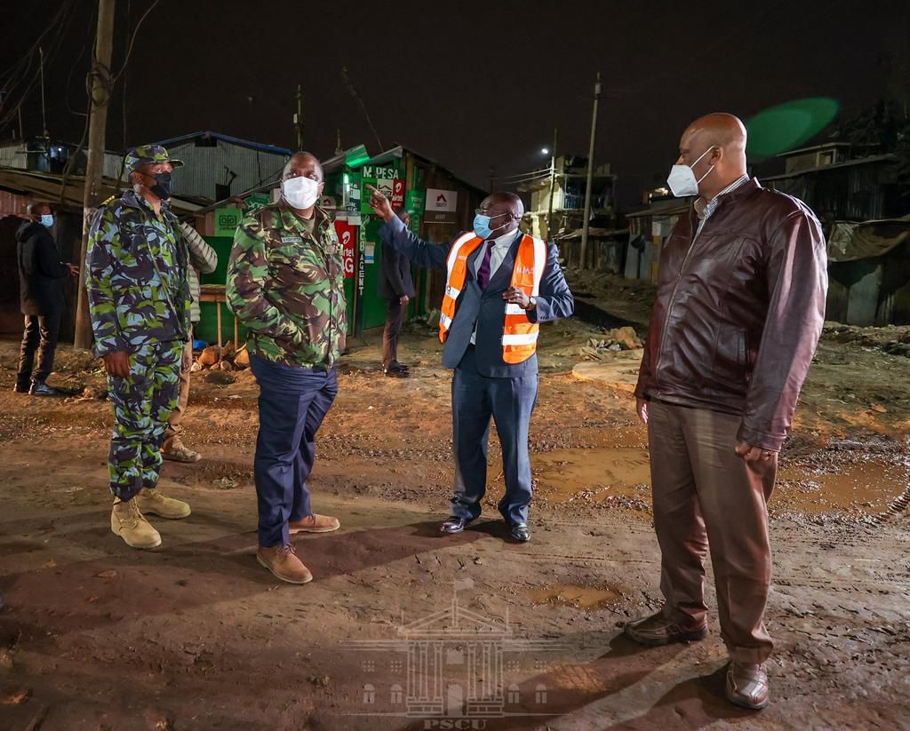 President Uhuru Kenyatta and NMS bosses at Mukuru kwa Ruben slums