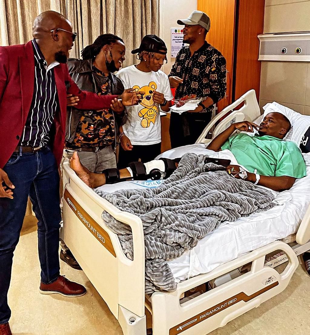 Celebrities' flock MP Shah Hospital to visit Hospitalized MP Jaguar (Video)