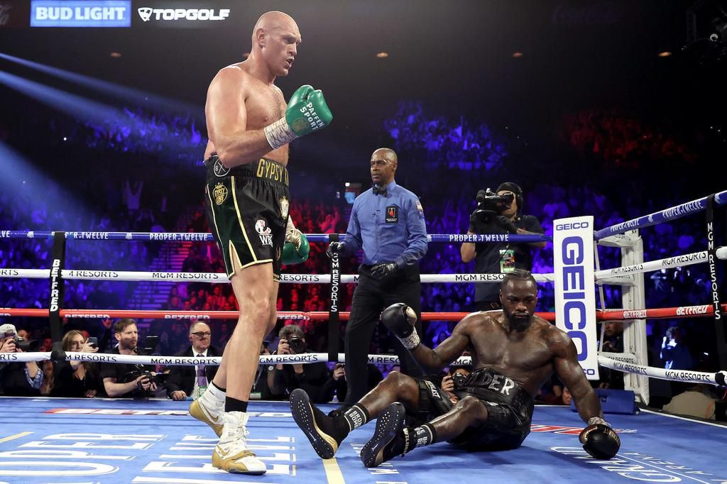 American boxer Deontay Wilder in the ring with British boxer Tyson Fury