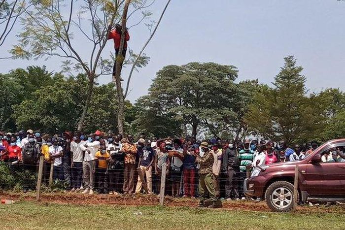 Jakoyo Midiwo's burial turns chaotic as police use teargas on mourners