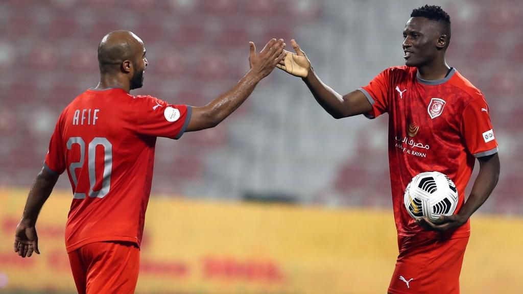 michael-olunga-with-match-ball-for-al-duhail-sc