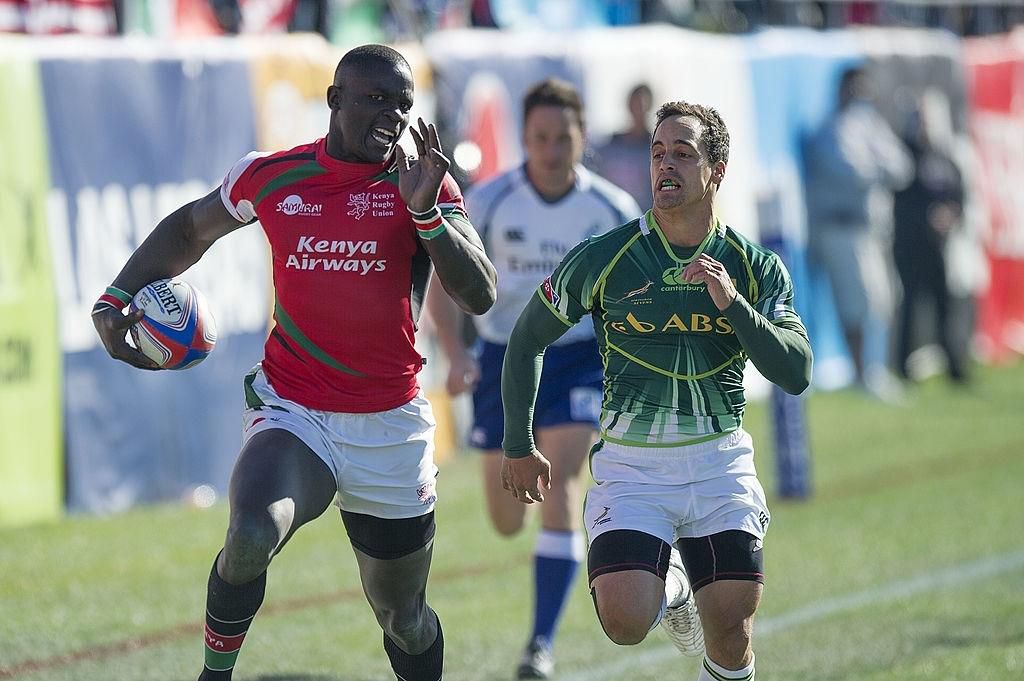 Kenya's Andrew Amonde (L) vies with South Africa's Chris Dry during Day 2 of the USA Sevens Las Vegas HSBC Sevens World Series Round 5 at Sam Boyd Stadium in Las Vegas, NV, February 9, 2013. AFP PHOTO/Jim WATSON (Photo credit should read JIM WATSON/AFP...