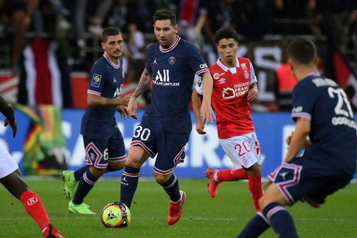 Lionel Messi replaced Neymar in the second half of PSG's game at Reims