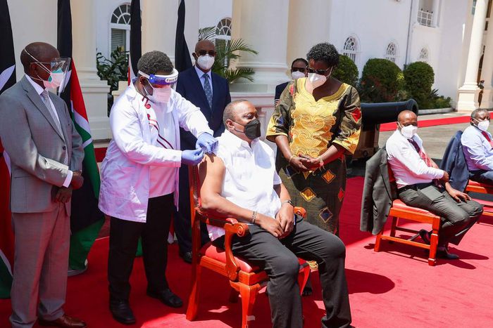 President Uhuru Kenyatta receives Moderna booster dose at State House [Photos]