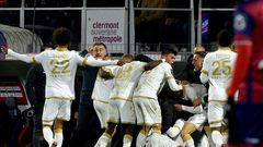 Nice players celebrate Amine Gouiri's late winner at Clermont