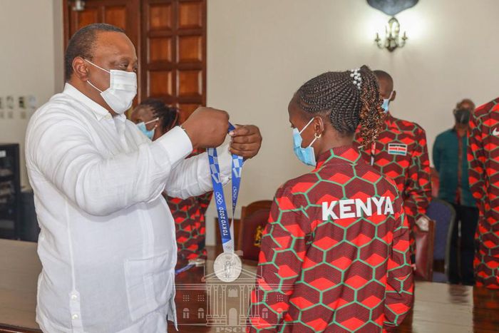 President Uhuru Kenyatta on Monday August 16, received representatives of the triumphant Kenyan contingent to the 2020 Tokyo Olympics at State House