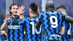 Inter Milan defender Matteo Darmian (L) celebrates his winner against Cagliari