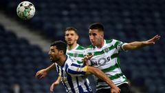 Mehdi Taremi (L) had a number of chances for Porto but was unable to convert them against leaders Sporting