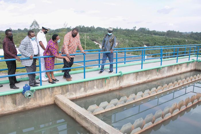 President Uhuru Kenyatta inspecting the Bondo Water Supply Project in Siaya County