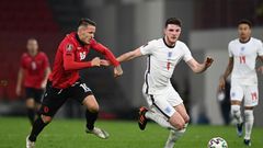 England midfielder Declan Rice (R)