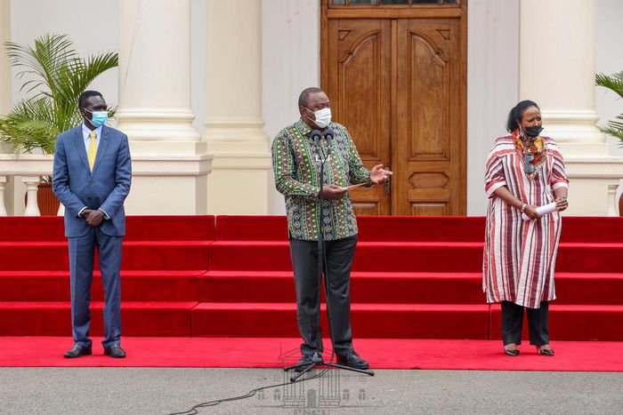 President Uhuru Kenyatta, Paul Tergat and Sports CS Amina Mohamed handing over the national flag to Team Kenya for the 2020 Tokyo Olympic games