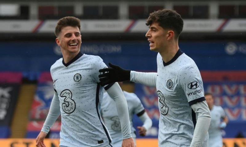 Chelsea's Kai Havertz (R) starred in their win at Crystal Palace