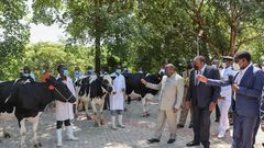 Uhuru’s special gift to visiting Burundian President