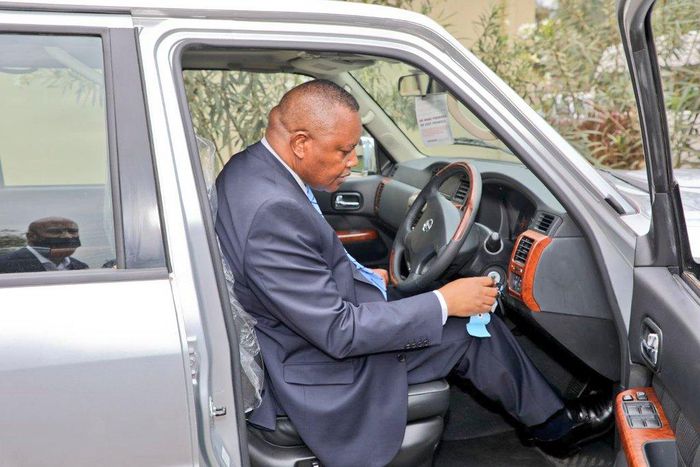DCI George Kinoti received six motor vehicles from the US embassy to enhance the mobility of detectives during security operations