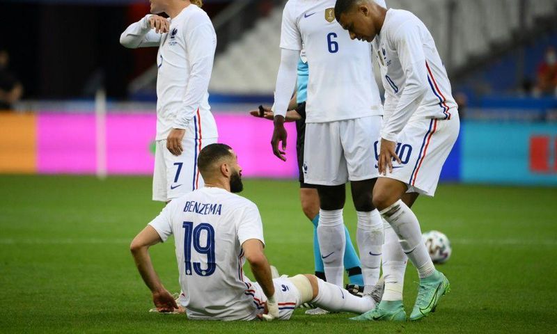 Karim Benzema left the field injured during France's friendly match with Bulgaria