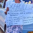 Sura sio shida, bora uhai- Lady takes to the streets to look for a husband with a placard (Photos)