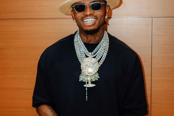 Diamond Platnumz breaks own record as #IYO Video hits 100K in 38 Minutes & 200K in 1 hour