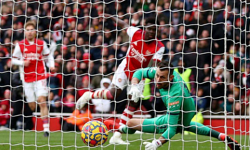 Bukayo Saka (2R) scored the crucial opening goal for Arsenal