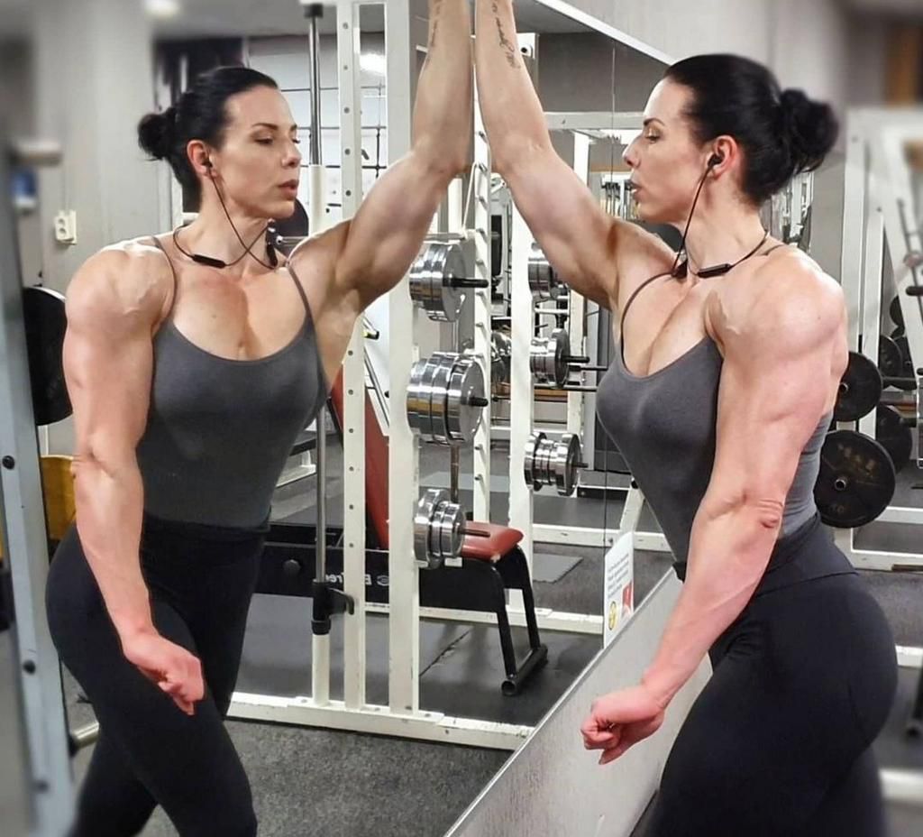 Aside from bodybuilding, Wattel is also a certified personal trainer.