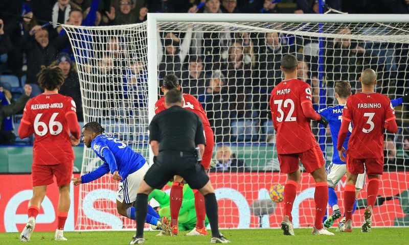 Leicester forward Ademola Lookman (2L) celebrates scoring against Liverpool