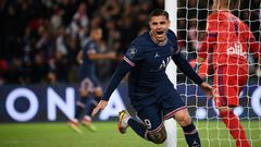 Mauro Icardi celebrates after scoring PSG's late winner against Lyon