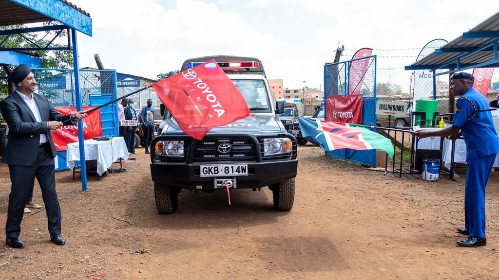 Toyota Kenya has announced the start of the hand over of 592 Toyota Land Cruisers LC76 and LC 79 models to the National Police Service.
