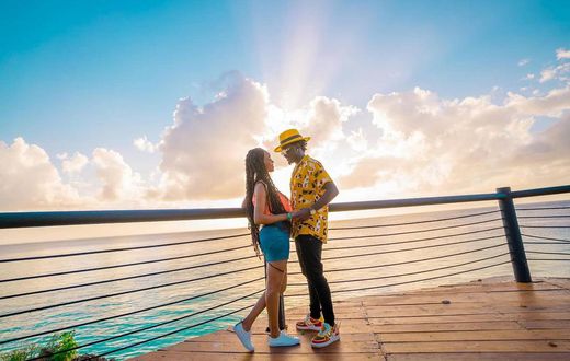 Bahati’s response after female fan accused him of only using light skin vixens in music videos