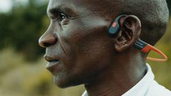 Eliud Kipchoge wearing his favourite brand of earphones