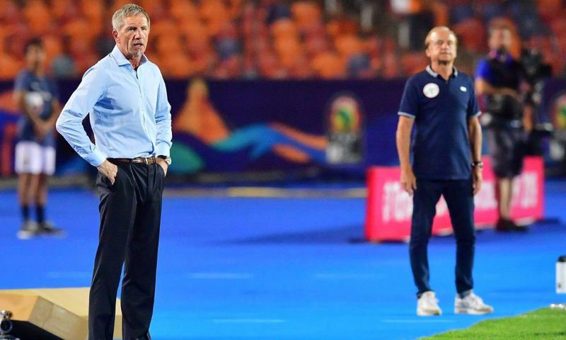 Stuart Baxter (L) watches South Africa playing Nigeria in a 2019 Africa Cup of Nations quarter-final in Egypt.
