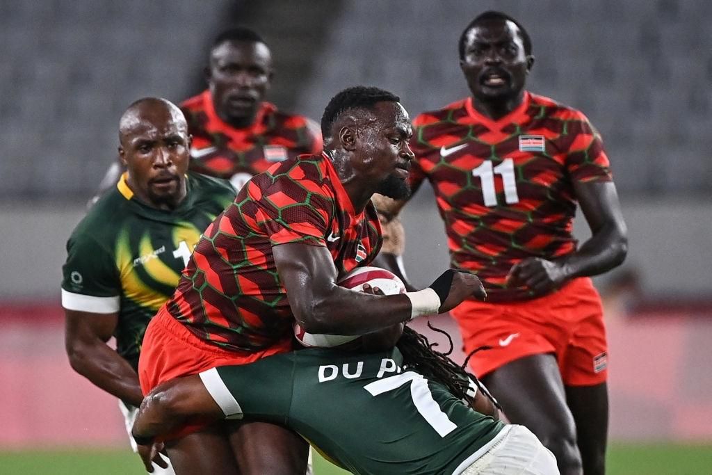 Kenya's Nelson Oyoo (L) is tackled by South Africa's Branco du Preez in the men's pool C rugby sevens match between South Africa and Kenya during the Tokyo 2020 Olympic Games at the Tokyo Stadium in Tokyo on July 26, 2021. (Photo by Ben STANSALL / AFP) (Photo by BEN STANSALL/AFP via Getty Images)