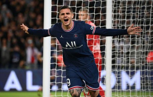 Mauro Icardi celebrates after scoring PSG's late winner against Lyon