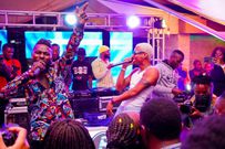 Nviiri The Story Teller performing alongside KiDi