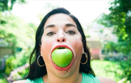 Samantha Ramsdell, 31, from Connecticut, has a mouth which opens 2.56 inches.