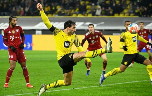 Mats Hummels (C) is under pressure to prove his form for Germany
