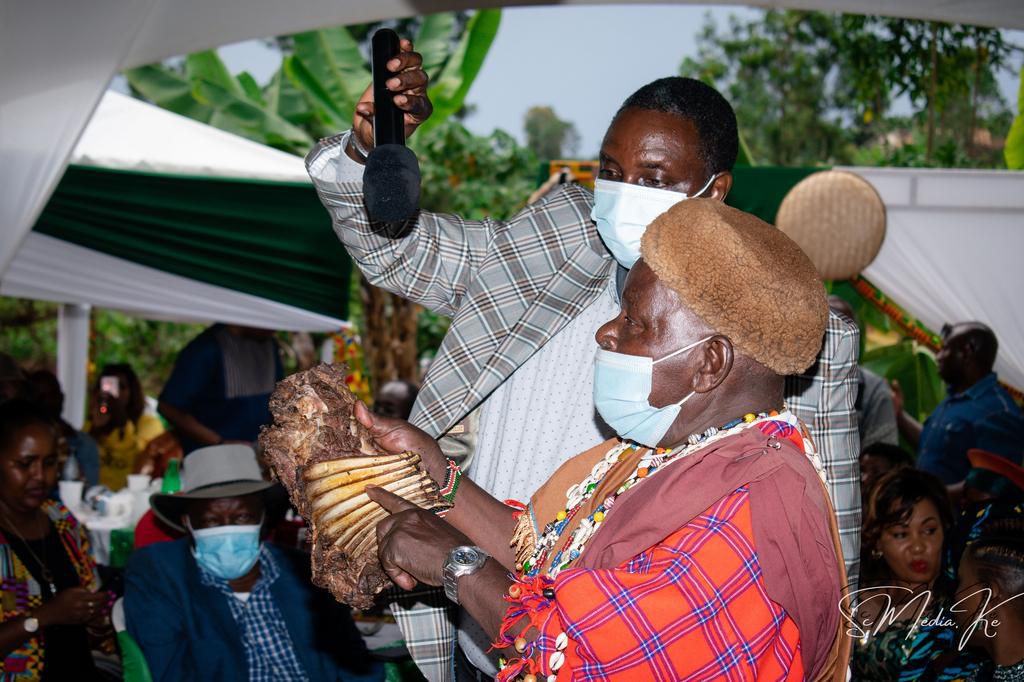 Public Service and Gender CAS Rachel Shebesh and her husband Frank during their traditional wedding