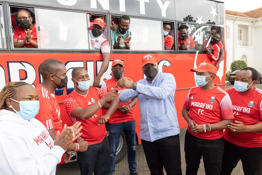 President Uhuru Kenyatta on Friday at State House, Nairobi donated ten buses to various secondary schools and community groups from across the country