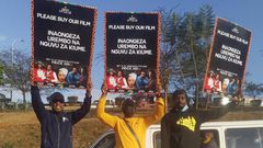 Abel Mutua & Phill Karanja takes to the streets of Nairobi to ‘hawk’ their new Film (Photos)